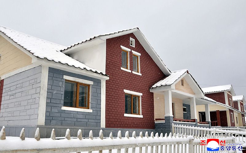 New houses built in Ryanggang Province - Image 4