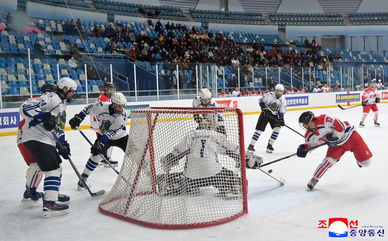 Friendly match held between ice hockey teams of DPRK and Russia - Image 3