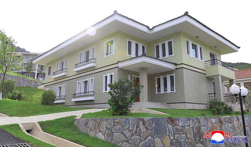 Residents of Ragwonpho move into new houses - Image 5