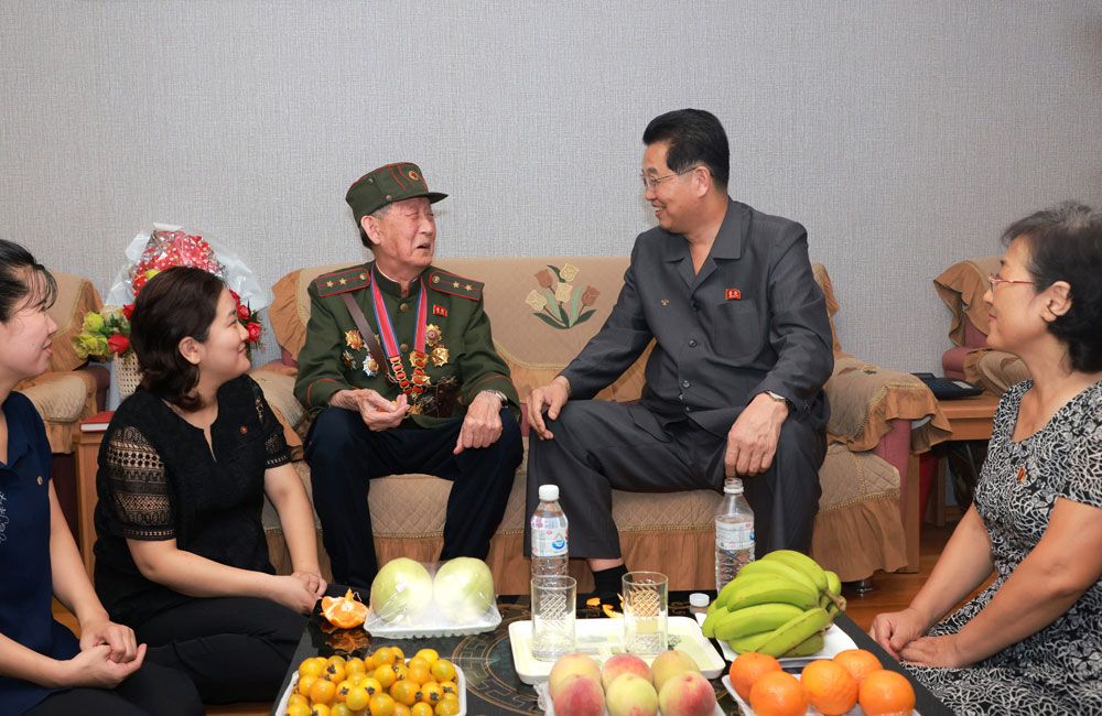 Senior Officials of DPRK Visit Families of War Veterans - Image 6