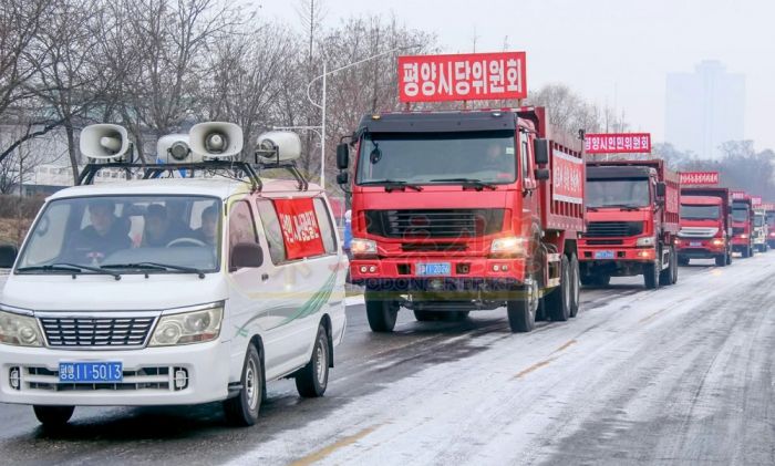 Lots of Manure Intensively Transported to Socialist Farms