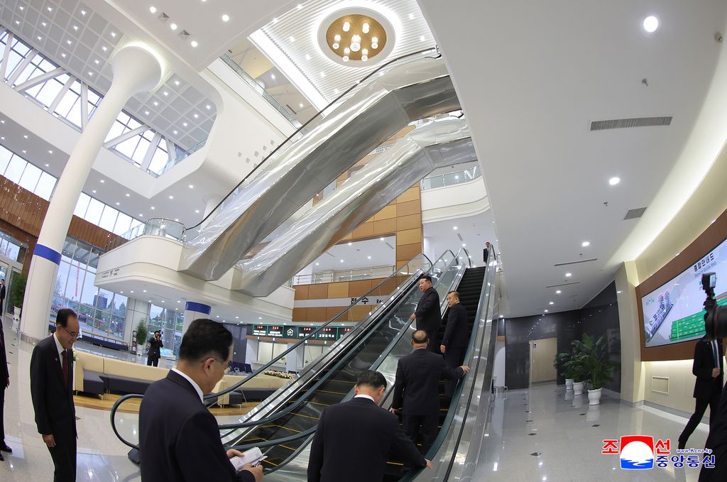 Monument to love for people built thanks to ardent desire of WPKInauguration ceremony of Pyongyang General Hospital held in splendour - Image 6