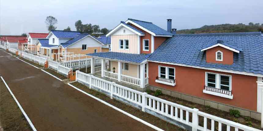 Farmers of Honam Farm in DPRK Move into New Houses