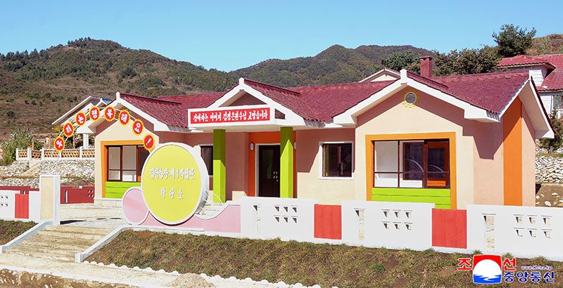 Public and production buildings newly-built at Tapsang Farm in Unsan County - Image 8