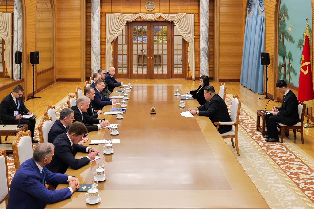 Respected Comrade Kim Jong Un Meets President of United Russia Party - Image 2