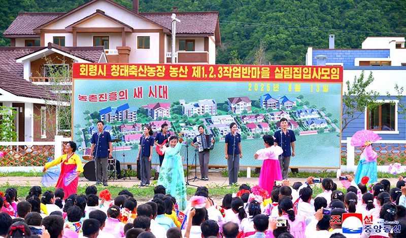 Farmers move into new houses in Hoeryong - Image 8