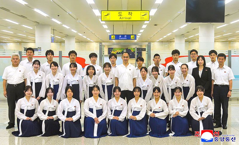 Home-visiting group of Koreans in Japan arrives in Pyongyang