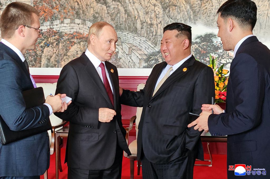 RespectedComrade Kim Jong Un meets Russian President Vladimir Vladimirovich Putin - Image 2