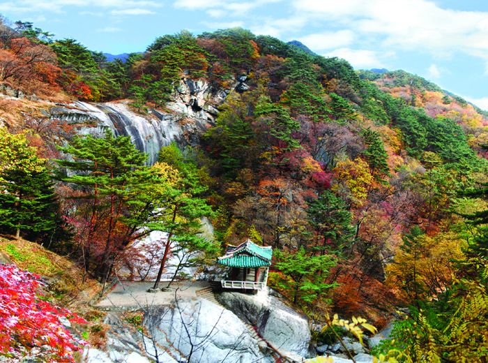 Sangwon Valley and Manphok Valley in Mt Myohyang - Image 2