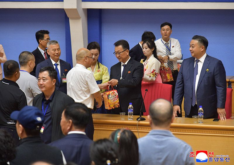 Participants in Kim Il Sung - Kim Jong Il Foundation Conference hold joint friendship gathering