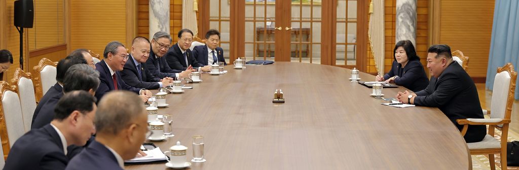 Respected Comrade Kim Jong Un Meets Premier of State Council of People’s Republic of China - Image 5