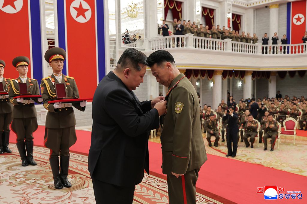 Highest glory to representatives of great honour of DPRK, admirable sonsCeremony of awarding state commendations to commanding officers and combatants of KPA overseas operation units takes place - Image 22