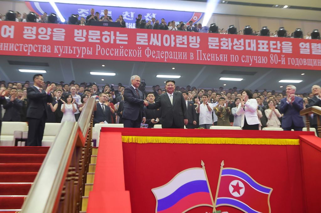 Russian Artistes Give Art Performance - Image 26