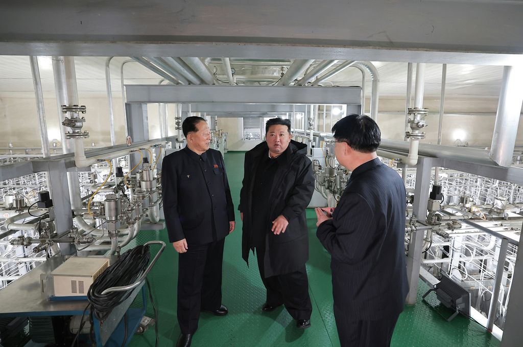 Respected Comrade Kim Jong Un Inspects Nuclear-material Production Base and Nuclear Weapons Institute - Image 4