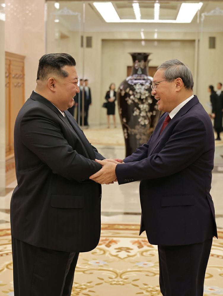 Respected Comrade Kim Jong Un Meets Premier of State Council of People’s Republic of China - Image 5