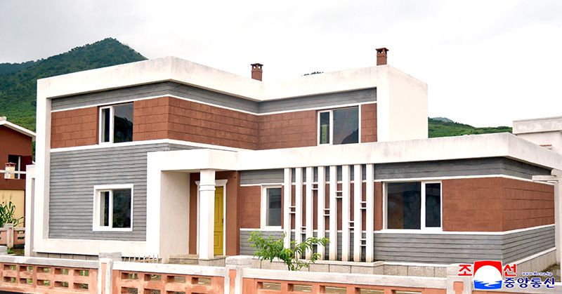 Farmers in Kangwon Province of DPRK Move into New Houses