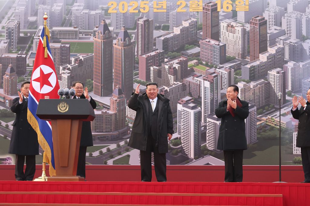 Five-Year Plan for Construction of Capital City Decided by Eighth Congress of WPK Enters Its Final StageGroundbreaking Ceremony for the Fourth-stage Project to Build 10 000 Flats in Hwasong Area Takes Place with Splendour - Image 2