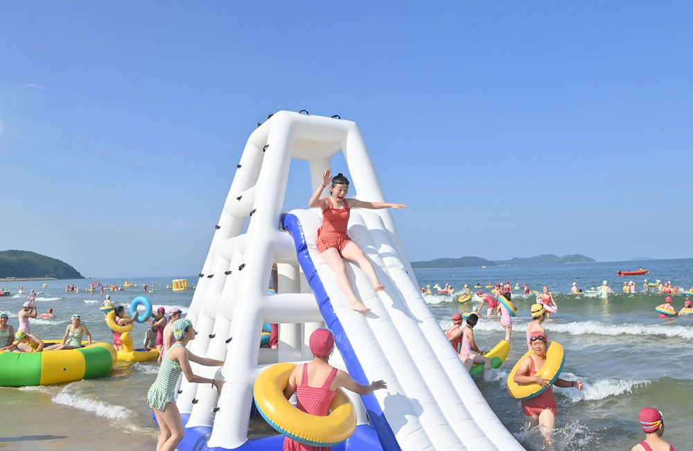 Students of Revolutionary Schools Spend Enjoyable Days in Wonsan Kalma Coastal Tourist Area - Image 9