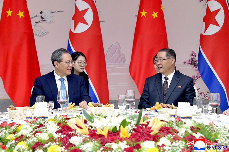 DPRK and PRC premiers hold talks