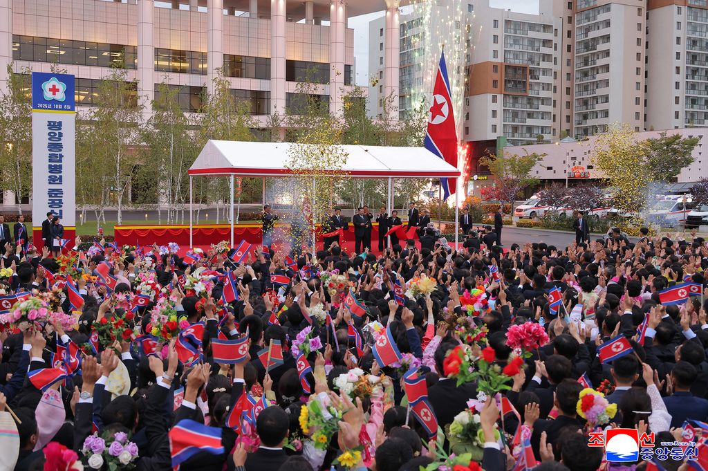 Monument to love for people built thanks to ardent desire of WPKInauguration ceremony of Pyongyang General Hospital held in splendour - Image 5