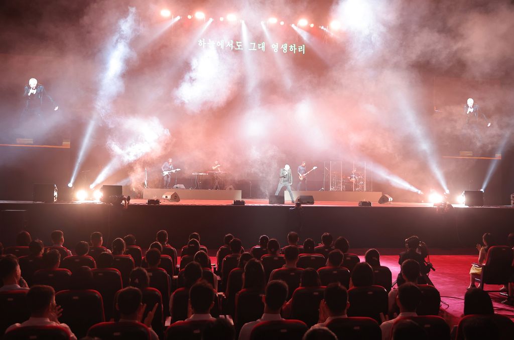 Russian Artistes Give Art Performance - Image 6