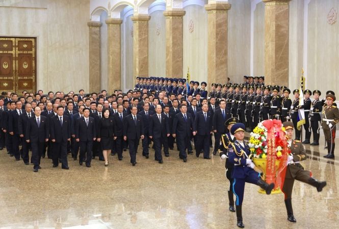 Senior Party and Government Officials Visit Kumsusan Palace of Sun - Image 3