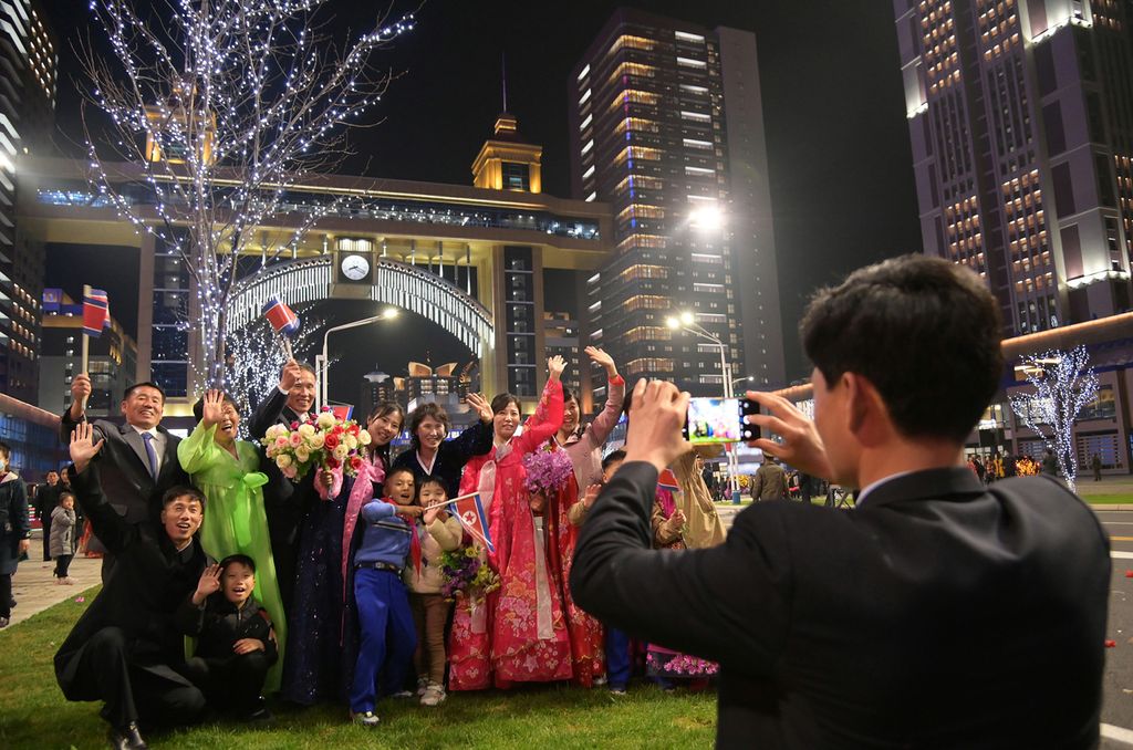 Another Spectacular Appearance Symbolic of New Heyday of Pyongyang Construction and Efflorescence of Pyongyang CultureInauguration Ceremony of 10 000 Flats at Third Stage in Hwasong Area Takes Place with Splendour - Image 33