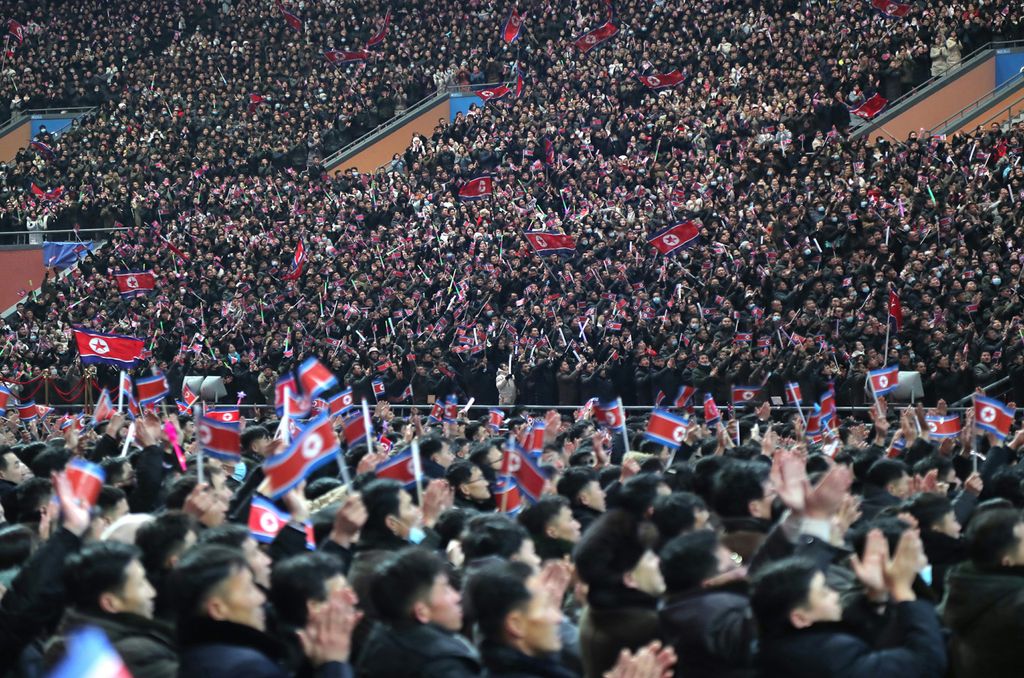 Art Performance Given for Seeing in New Year - Image 5