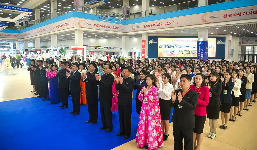 Spring Garment Exhibition Opens in DPRK