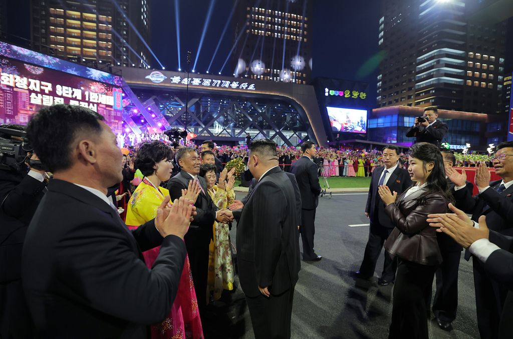 Another Spectacular Appearance Symbolic of New Heyday of Pyongyang Construction and Efflorescence of Pyongyang CultureInauguration Ceremony of 10 000 Flats at Third Stage in Hwasong Area Takes Place with Splendour - Image 30