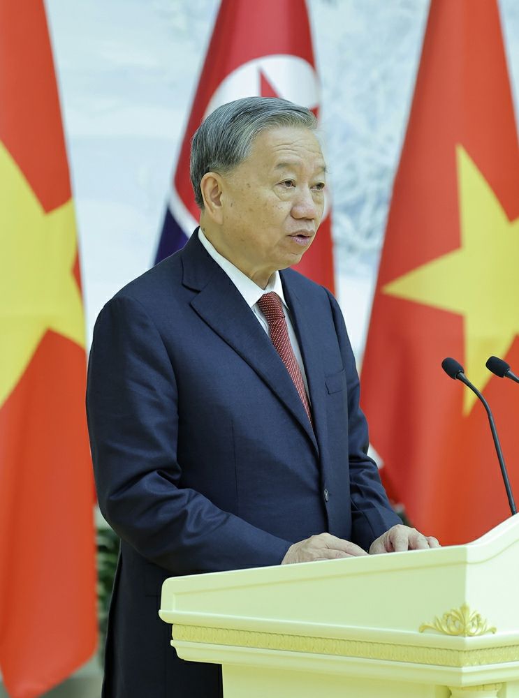 Respected Comrade Kim Jong Un Has Talks with General Secretary of Central Committee of Communist Party of Vietnam - Image 6