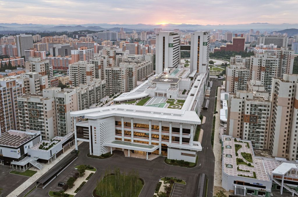 Respected Comrade Kim Jong Un Visits Pyongyang General Hospital Nearing Inauguration - Image 32