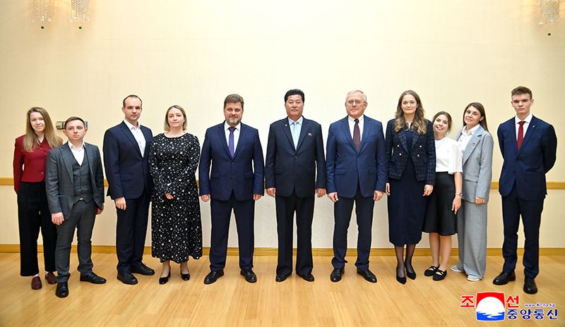 Chairman of SPYL Central Committee meets leading members of Russian youth friendship visiting group - Image 3