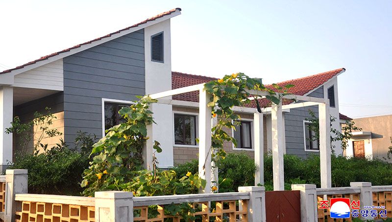 New houses built at farms of North Hwanghae Province