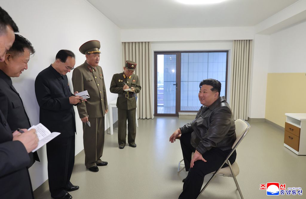 RespectedComrade Kim Jong Un visits Kangdong County Hospital nearing completion - Image 11