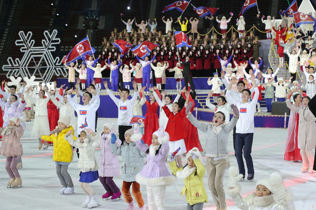 Art Performance Given for Seeing in New Year - Image 17