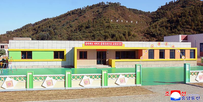 Public and production buildings newly-built at Tapsang Farm in Unsan County - Image 4