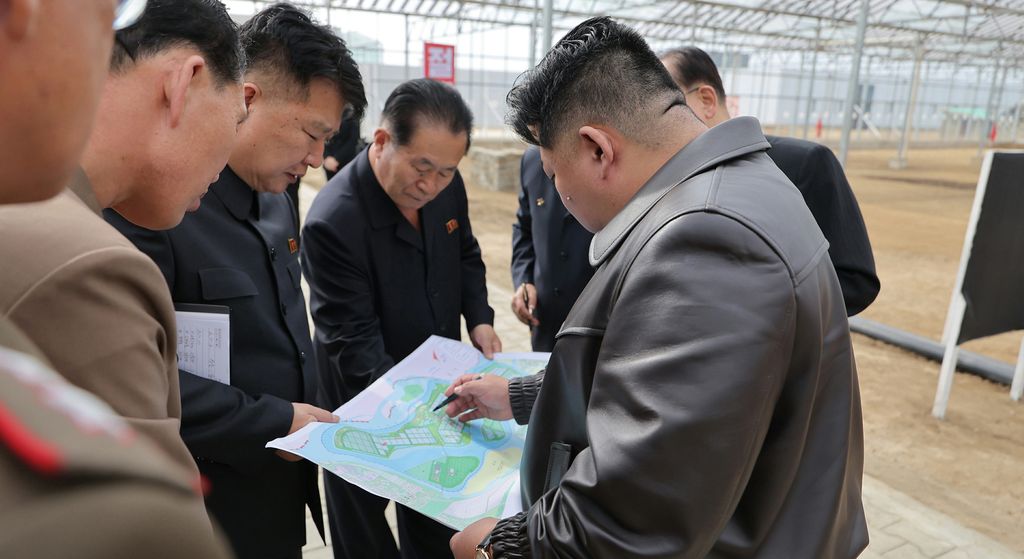 Respected Comrade Kim Jong Un Guides Construction of Sinuiju Combined Greenhouse Farm Again - Image 2