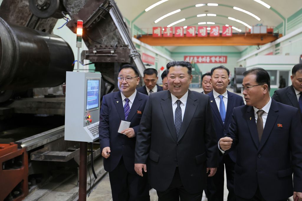 Respected Comrade Kim Jong Un Gives Field Guidance at Major Munitions Industry Enterprises