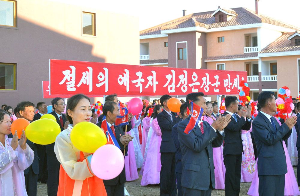 Farmers of Nongpho Vegetable Farm in Chongjin City Move into New Houses - Image 4