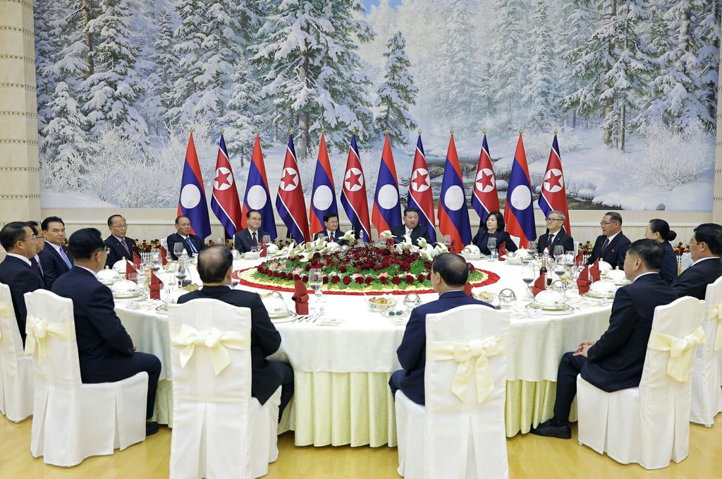 Respected Comrade Kim Jong Un Has Talks with Lao President - Image 7