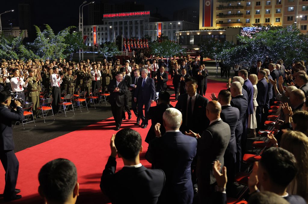 Art Performance Given in DPRK to Mark ８０th Anniversary of Korea’s Liberation