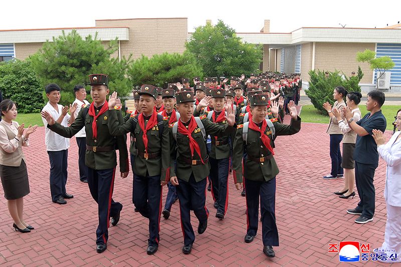 Students of revolutionary schools spend enjoyable days in Wonsan Kalma Coastal Tourist Area - Image 34
