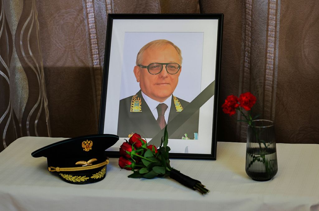 Respected Comrade Kim Jong Un Pays Condolatory Visit to Russian Embassy - Image 3