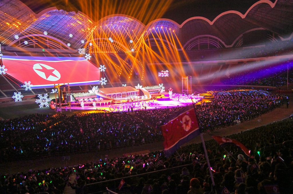 Art Performance Given for Seeing in New Year - Image 8