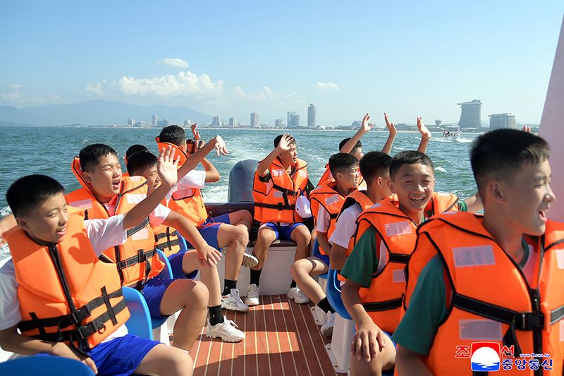 Students of revolutionary schools spend enjoyable days in Wonsan Kalma Coastal Tourist Area - Image 26