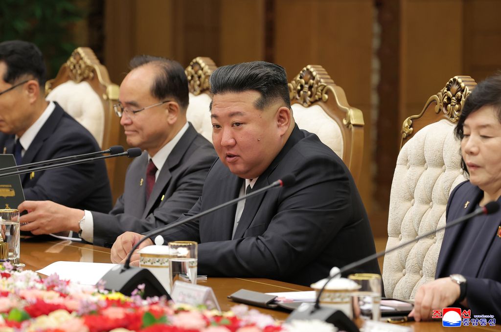 RespectedComrade Kim Jong Un has talks with General Secretary of Central Committee of Communist Party of Vietnam - Image 5