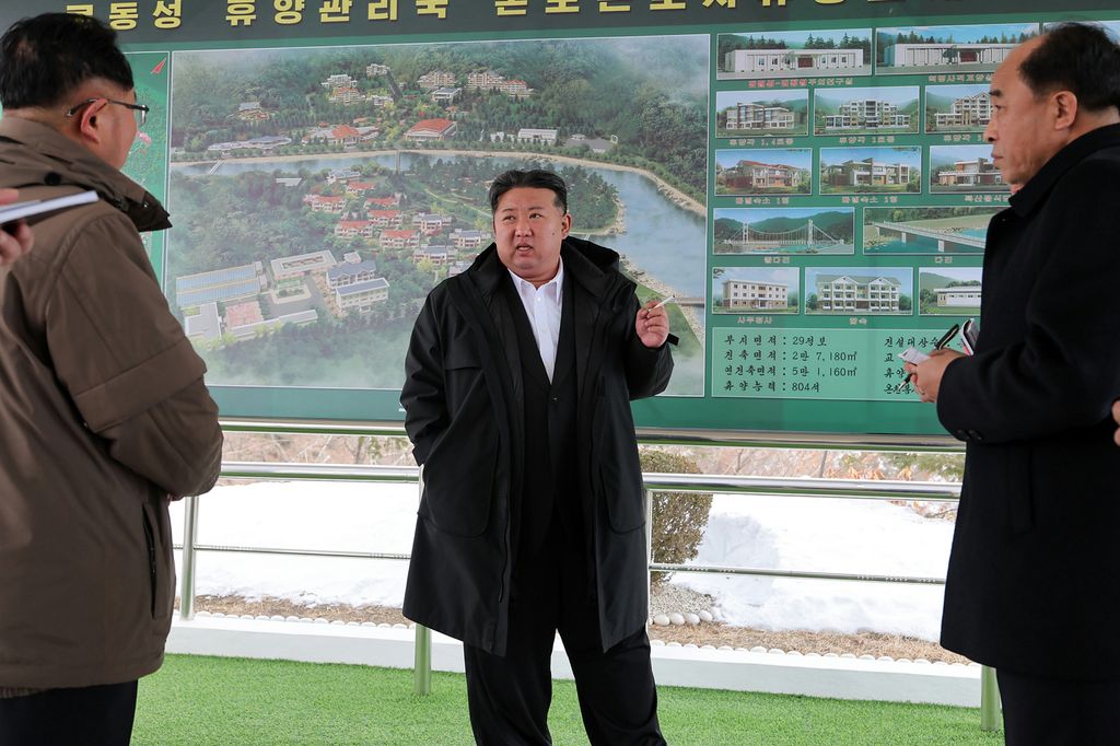 Respected Comrade Kim Jong Un Gives Field Guidance at Onpho Working People’s Holiday Camp under Construction - Image 3