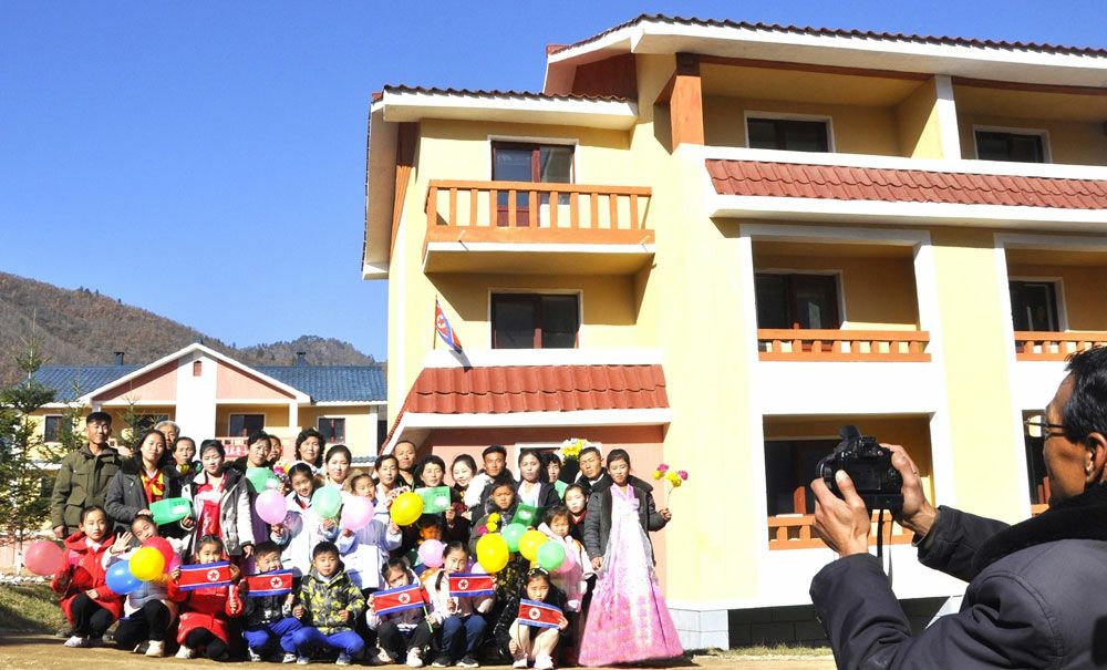 Farmers of Phosong and Jungryong Farms in DPRK Move into New Houses - Image 7