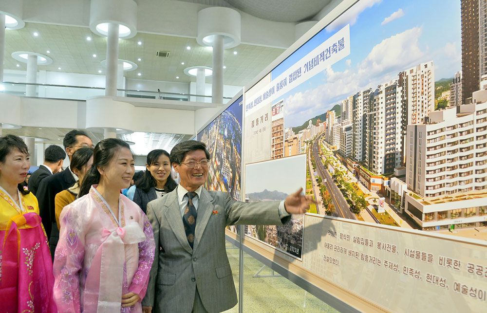 Photo Exhibition Showing Eye-opening Development of Pyongyang Opens - Image 6